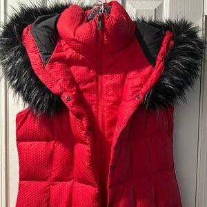 The North Face 550 vest with fur hood